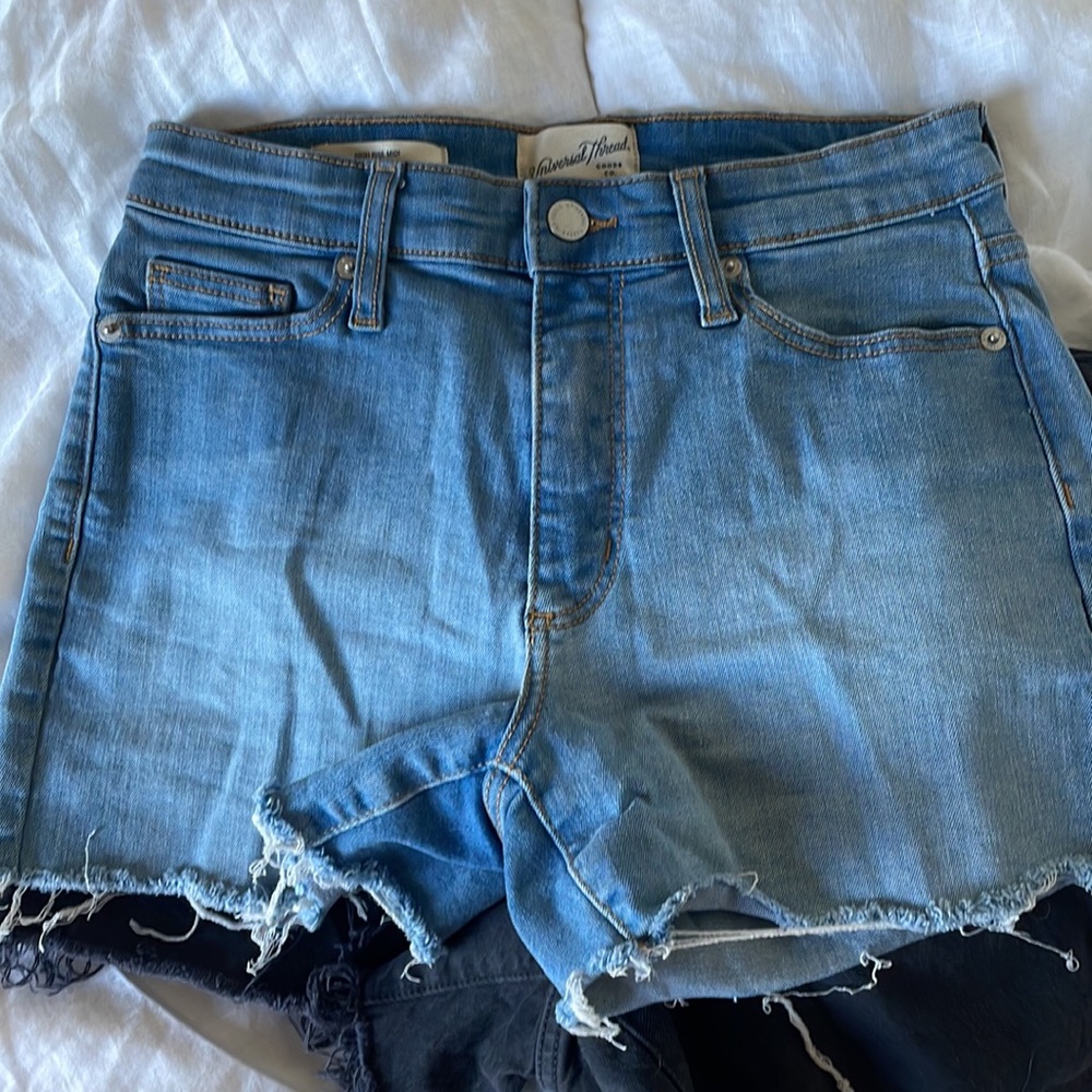 Universal Threads Shorts Sz 26 (2 pack)
